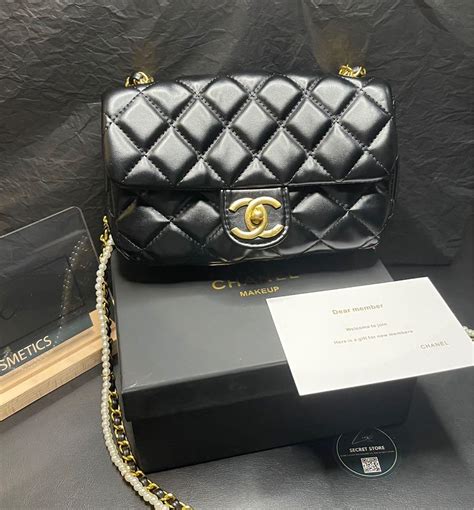 chanel travel makeup bag|chanel makeup bag free gift.